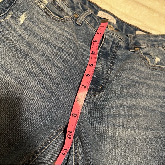 Woman’s Sofia Vergara Adora Curvy Girlfriend Crop Ankle Jeans Size 4 - Picture 10 of 14
